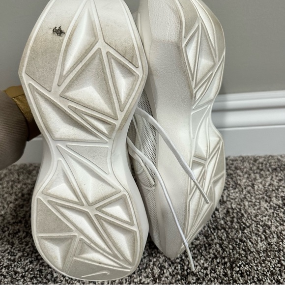 Nike Women's Vista Lite White & Coral Mesh Sneakers - Picture 6 of 7